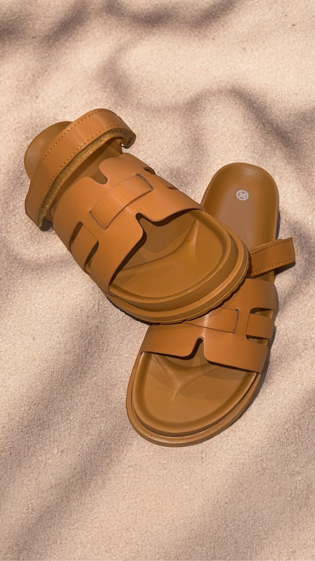 CAMEL CUT OUT DETAIL SLIDERS
