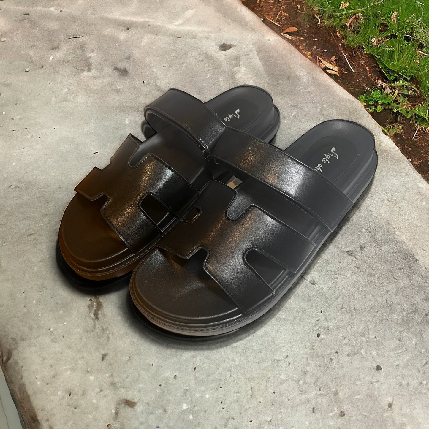 BLACK FAUX LEATHER STRAPPY SLIP ON FLATS